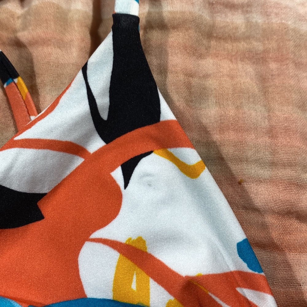NWT B SWIM Bikini top. Size small multicolored. lined. - Picture 7 of 8